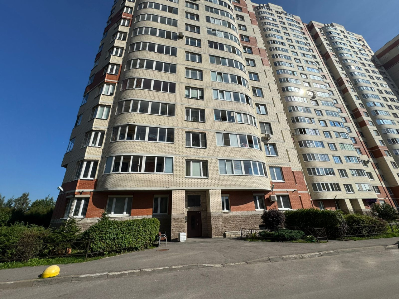 фасад дома, здание по адресу г Санкт-Петербург, ул Ворошилова, д 33 к 1